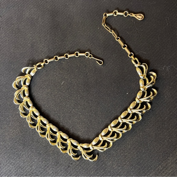 Coro Jewelry - Coro Vintage 90s Golden Wheat Choker | Mint Condition!